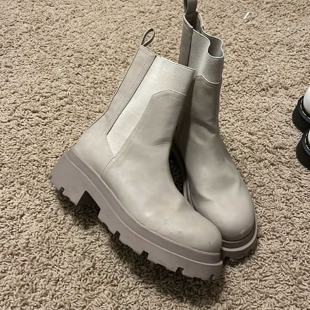 DV by Dolce vita size 8 tan platform boots.